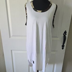 🔥 Konus WHITE Sleeveless Longline Tank Top with‎ Camo Trim - NWT 🔥